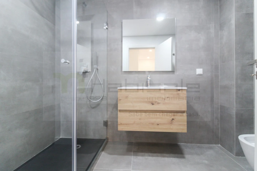 Apartamento T3 para Venda em Santo António dos Cavaleiros e Frielas Foto 13
