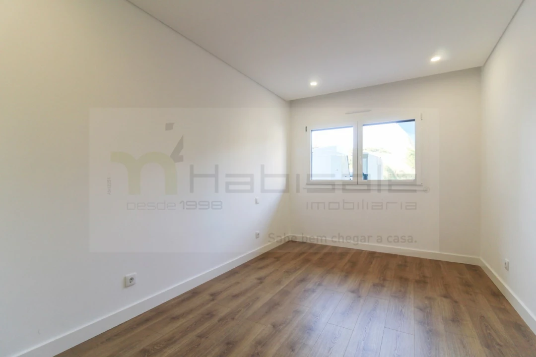 Apartamento T3 para Venda em Santo António dos Cavaleiros e Frielas Foto 16