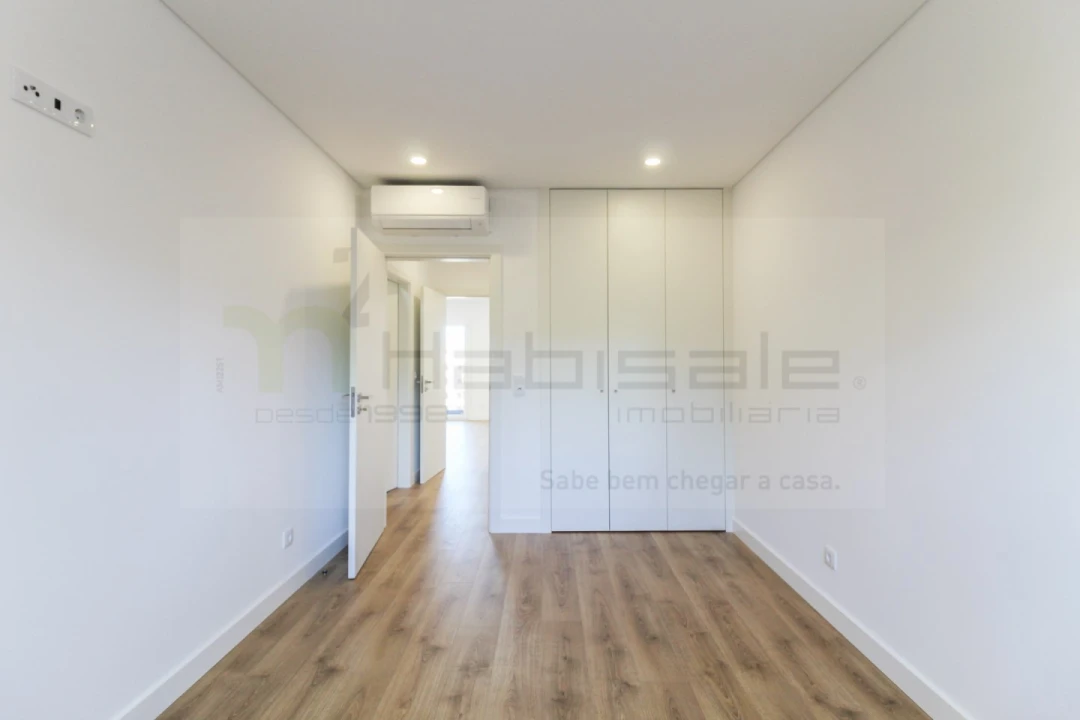 Apartamento T3 para Venda em Santo António dos Cavaleiros e Frielas Foto 17