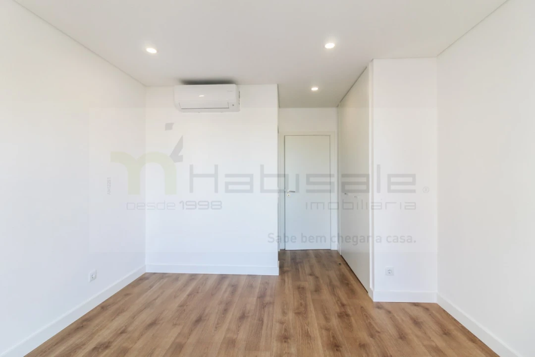 Apartamento T3 para Venda em Santo António dos Cavaleiros e Frielas Foto 23