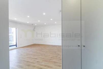 Apartamento T3 para Venda em Santo António dos Cavaleiros e Frielas