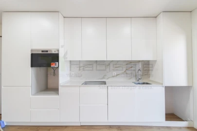 Apartamento T3 para Venda em Santo António dos Cavaleiros e Frielas