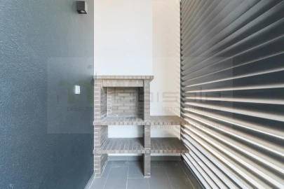 Apartamento T3 para Venda em Santo António dos Cavaleiros e Frielas