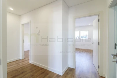 Apartamento T3 para Venda em Santo António dos Cavaleiros e Frielas