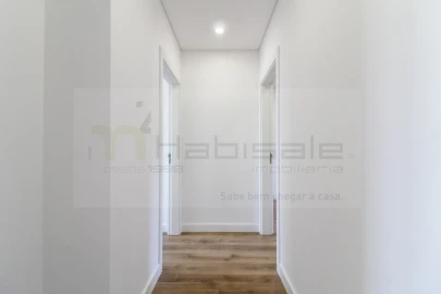 Apartamento T3 para Venda em Santo António dos Cavaleiros e Frielas