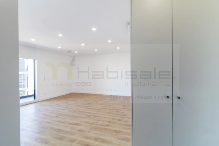 Apartamento T3 para Venda em Santo António dos Cavaleiros e Frielas Foto 2