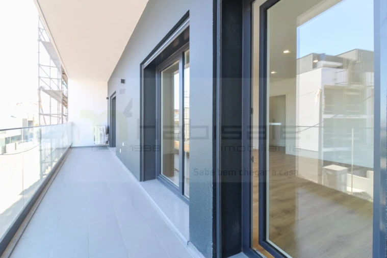 Apartamento T3 para Venda em Santo António dos Cavaleiros e Frielas Foto 12