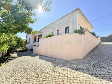 Moradia T4 para Venda em Santa Iria de Azoia, São João da Talha e Bobadela