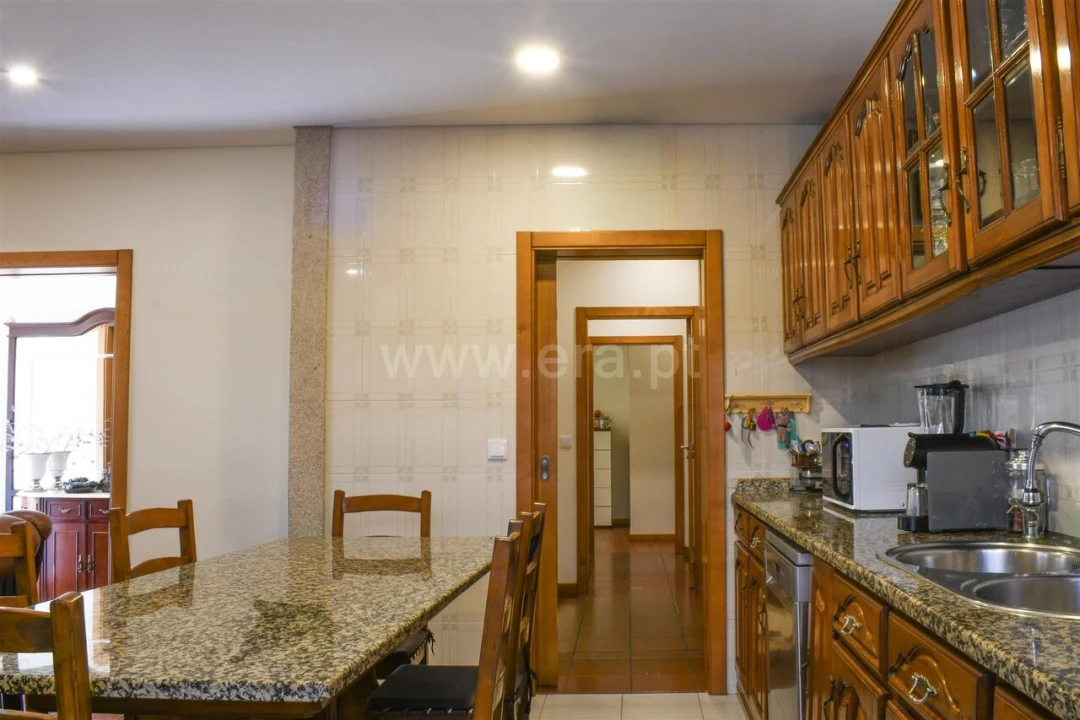 Apartamento T2 para Venda em Aveleda Foto 8