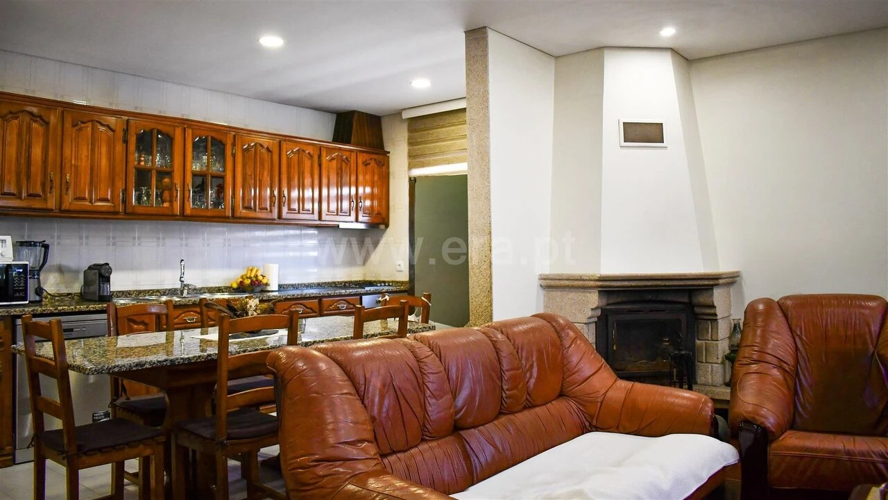 Apartamento T2 para Venda em Aveleda Foto 9