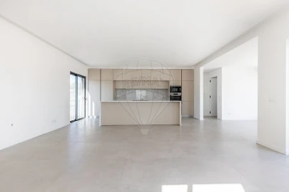Moradia T3 para Venda em Santa Maria do Castelo e Santiago e Santa Susana