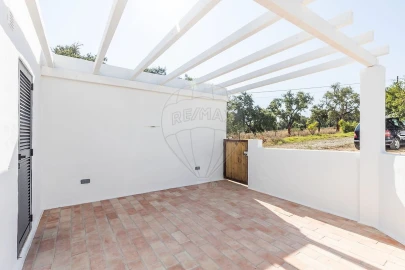 Moradia T3 para Venda em Santa Maria do Castelo e Santiago e Santa Susana