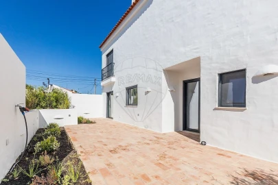 Moradia T3 para Venda em Santa Maria do Castelo e Santiago e Santa Susana