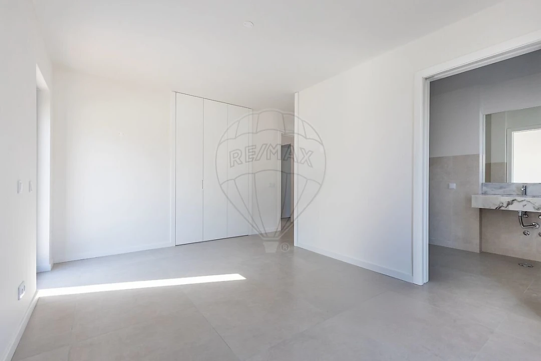 Moradia T3 para Venda em Santa Maria do Castelo e Santiago e Santa Susana Foto 17