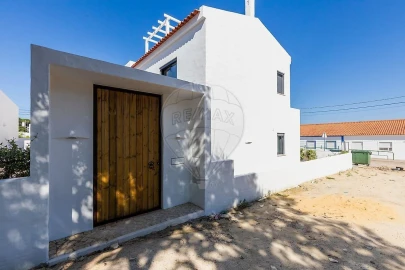 Moradia T3 para Venda em Santa Maria do Castelo e Santiago e Santa Susana