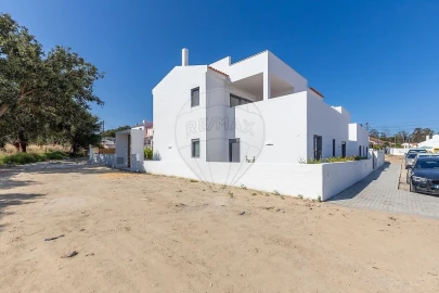 Moradia T3 para Venda em Santa Maria do Castelo e Santiago e Santa Susana