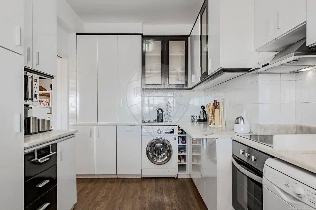 Apartamento T2 para Venda em Alvalade Foto 8