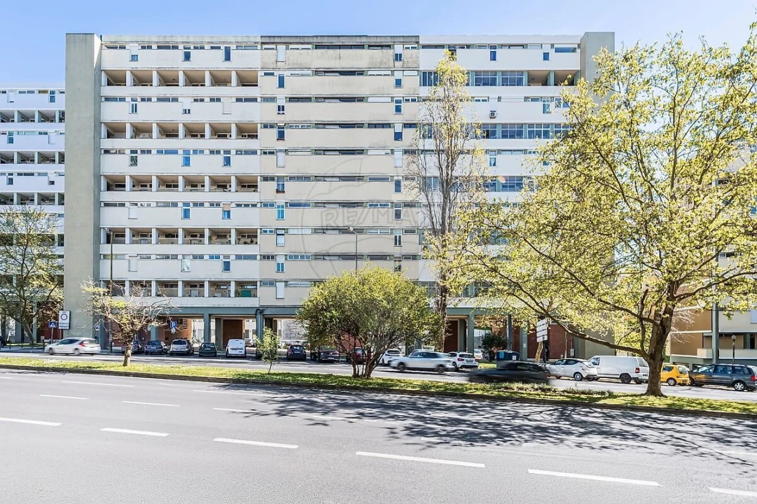 Apartamento T2 para Venda em Alvalade Foto 2