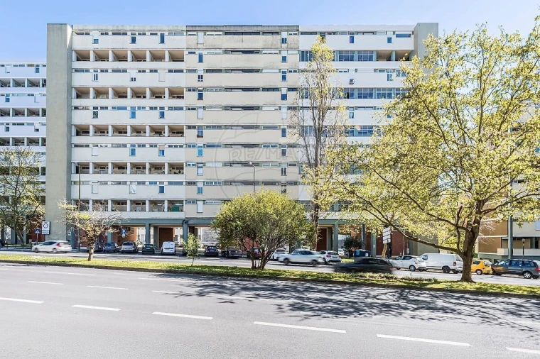 Apartamento T2 para Venda em Alvalade Foto 2