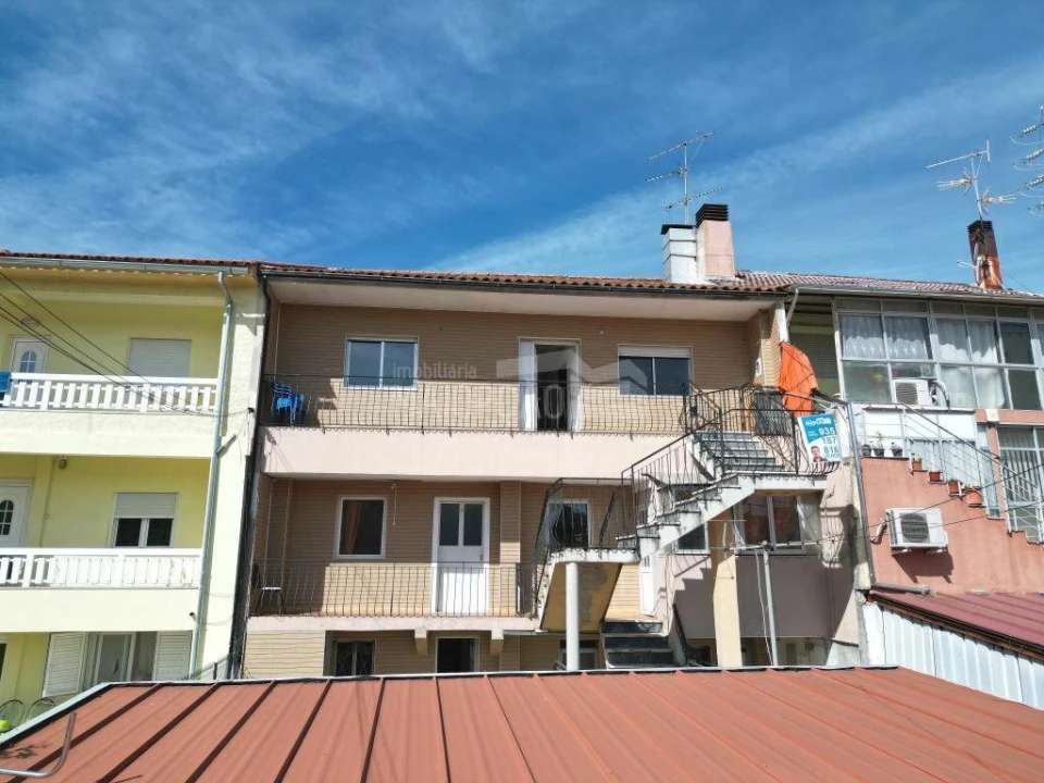 Moradia T8 para Venda em Samil Foto 2