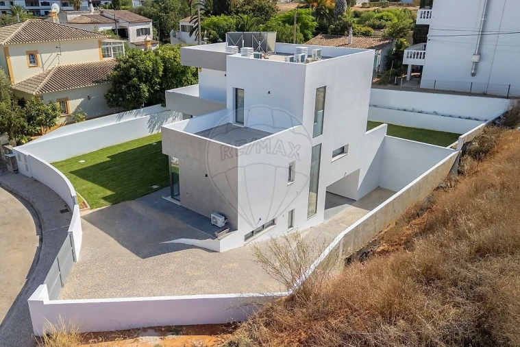 Moradia T3 para Venda em Lagos (São Sebastião e Santa Maria) Foto 46