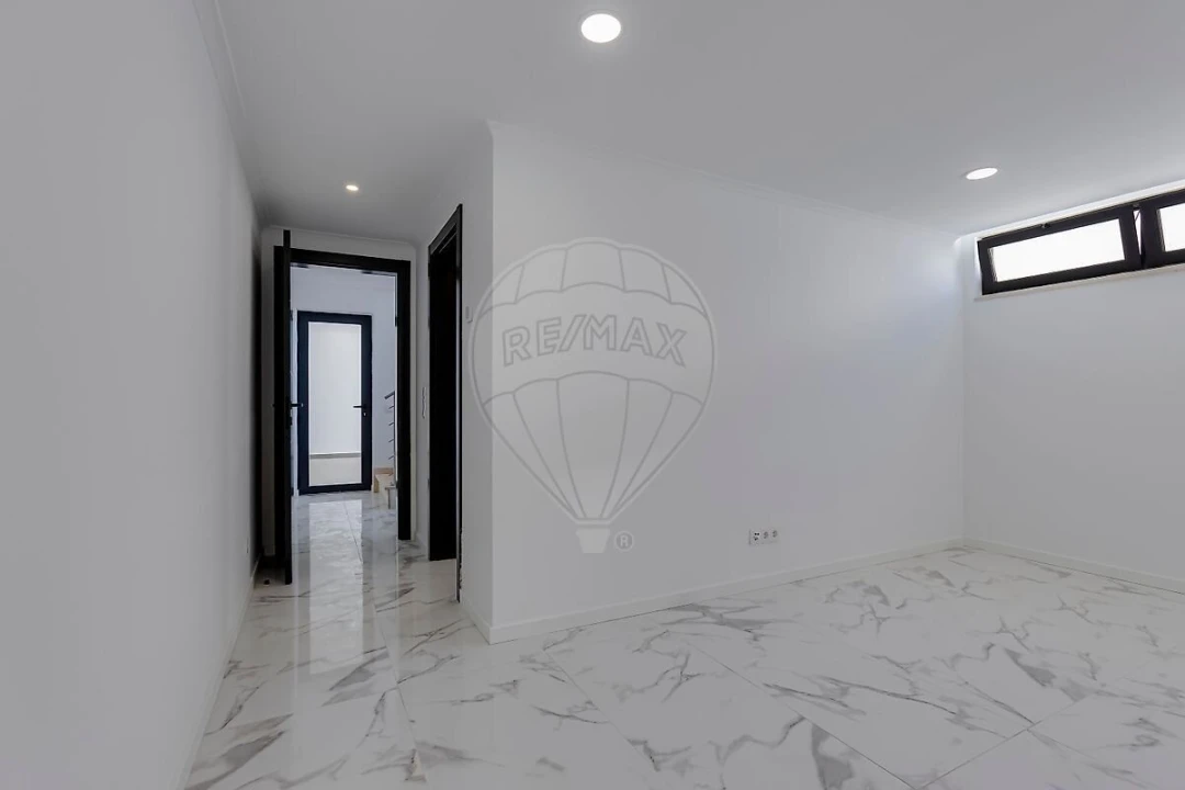 Moradia T3 para Venda em Lagos (São Sebastião e Santa Maria) Foto 42