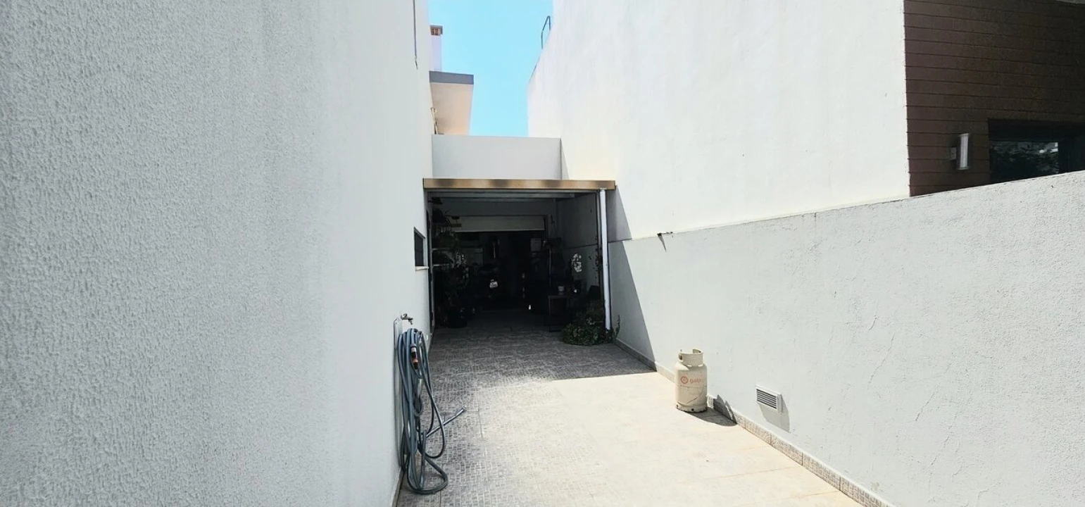 Moradia T4 para Venda em Quelfes Foto 22