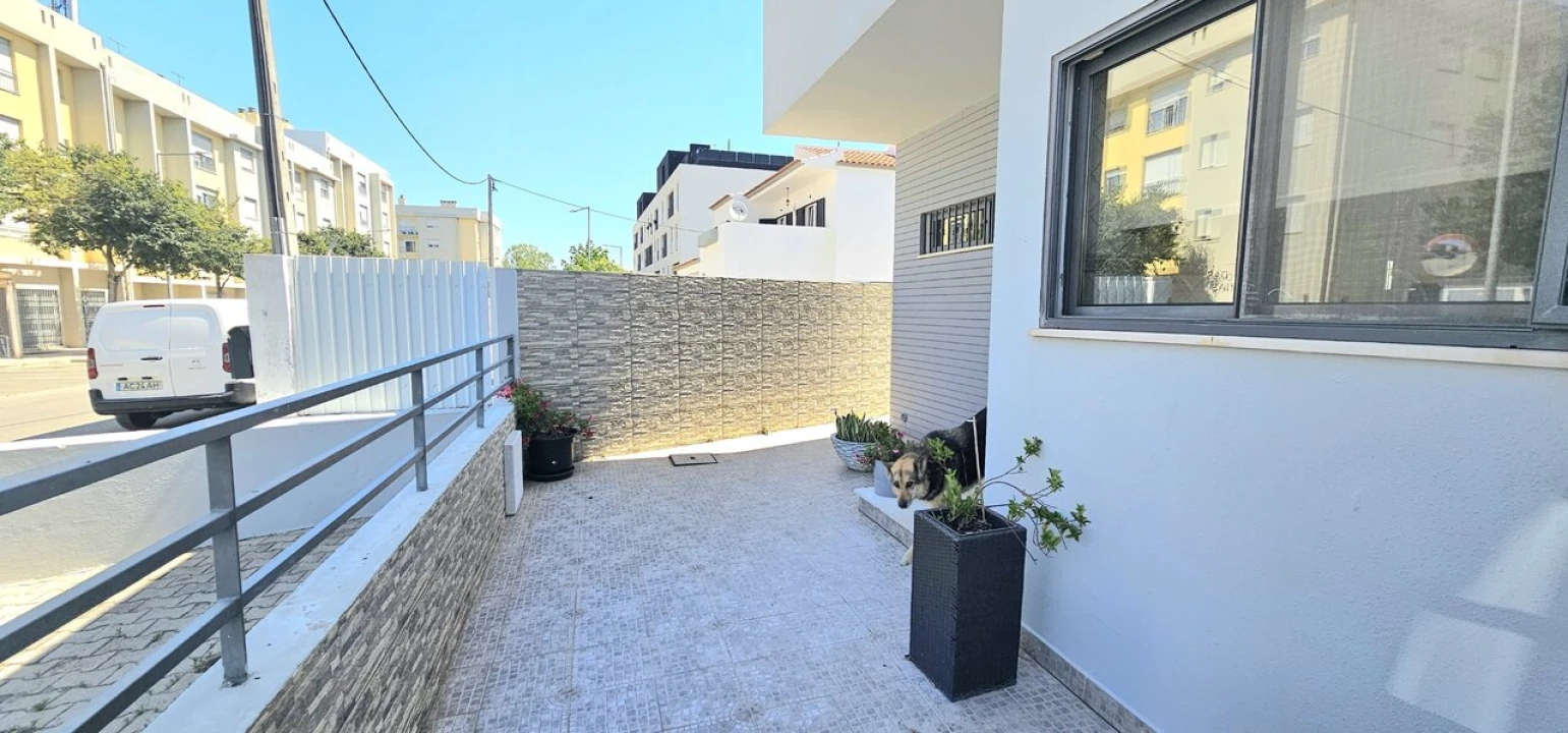 Moradia T4 para Venda em Quelfes Foto 24