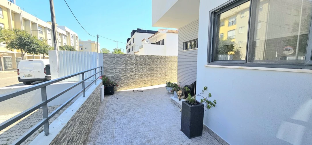 Moradia T4 para Venda em Quelfes Foto 24