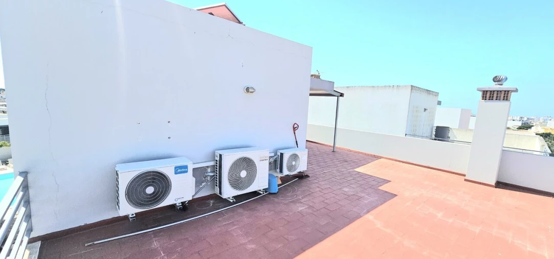 Moradia T4 para Venda em Quelfes Foto 54
