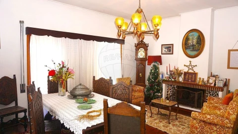 Moradia T5 para Venda em Tamengos, Aguim e Óis do Bairro