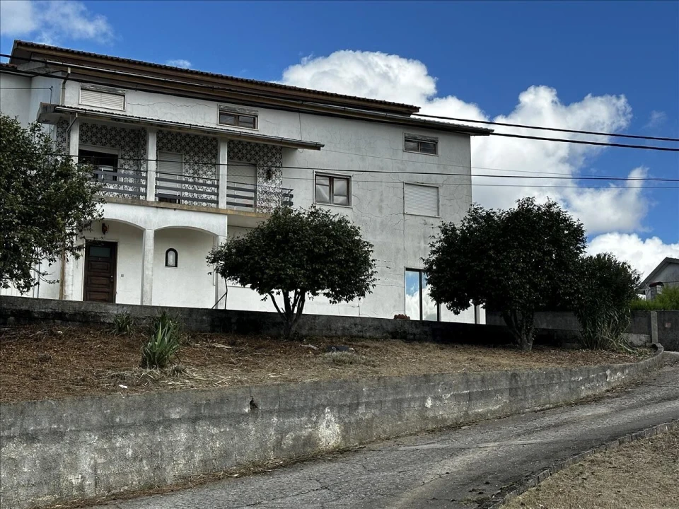 Moradia T6 para Venda em Nogueira do Cravo Foto 3