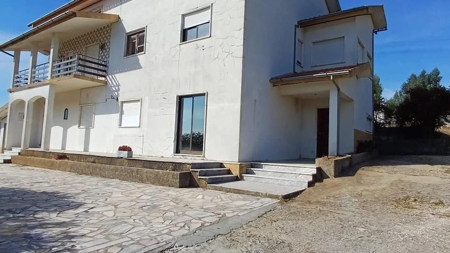 Moradia T6 para Venda em Nogueira do Cravo