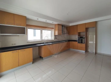Moradia T5 para Venda em Assafarge e Antanhol