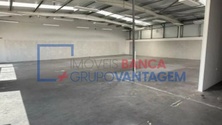 Armazém para Venda em Vila Franca das Naves e Feital