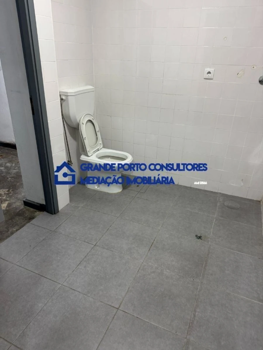 Loja para Arrendamento em Cedofeita, Santo Ildefonso, Sé, Miragaia, São Nicolau e Vitória Foto 4