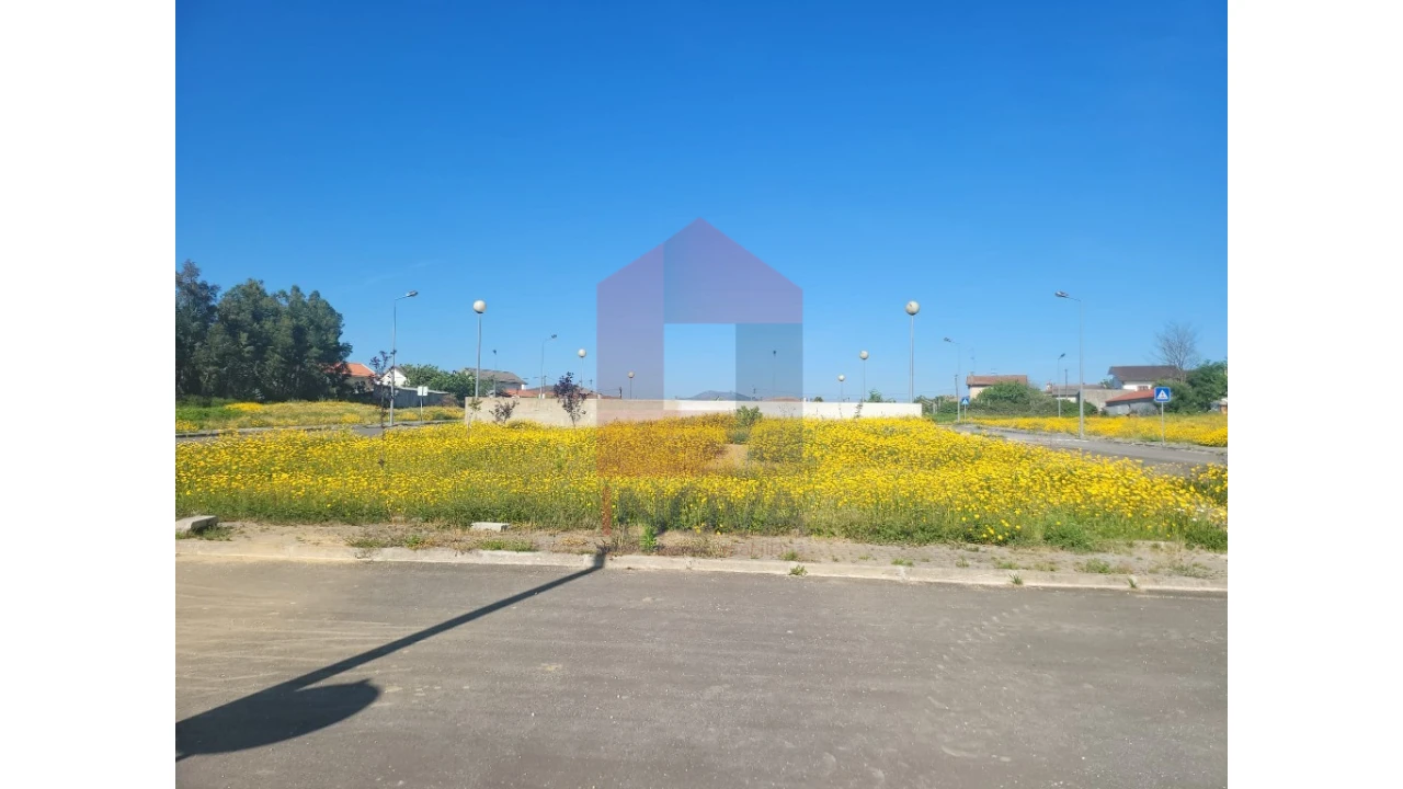 Terreno para Venda em Loureira Foto 2