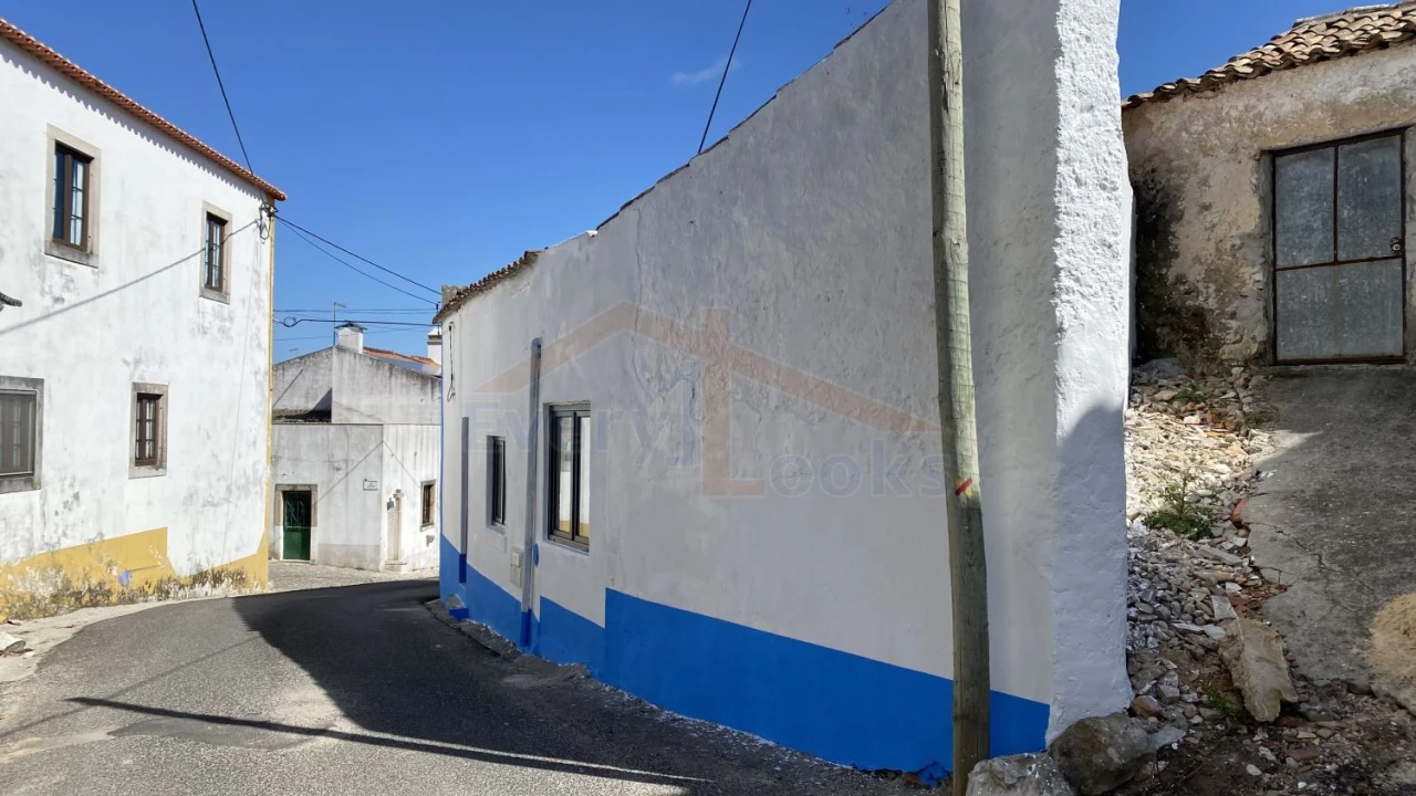 Moradia T2 para Venda em Olho Marinho Foto 2