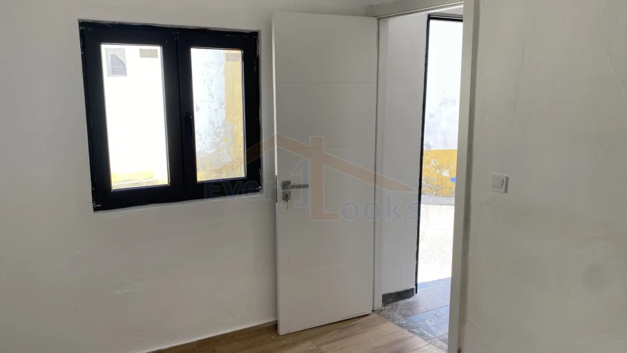Moradia T2 para Venda em Olho Marinho Foto 6
