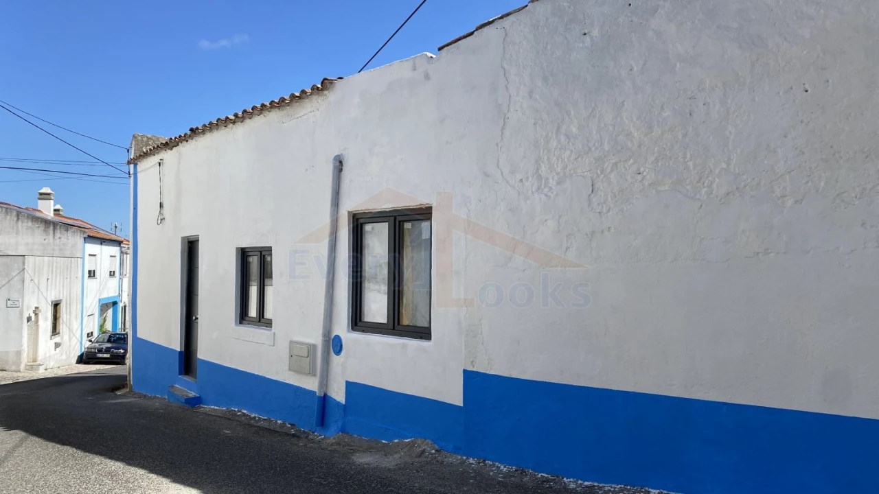 Moradia T2 para Venda em Olho Marinho Foto 3