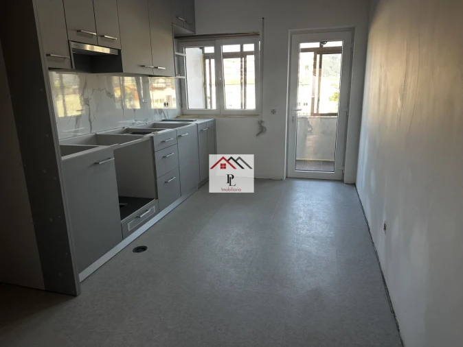 Apartamento T2 para Venda em Miranda do Corvo Foto 2