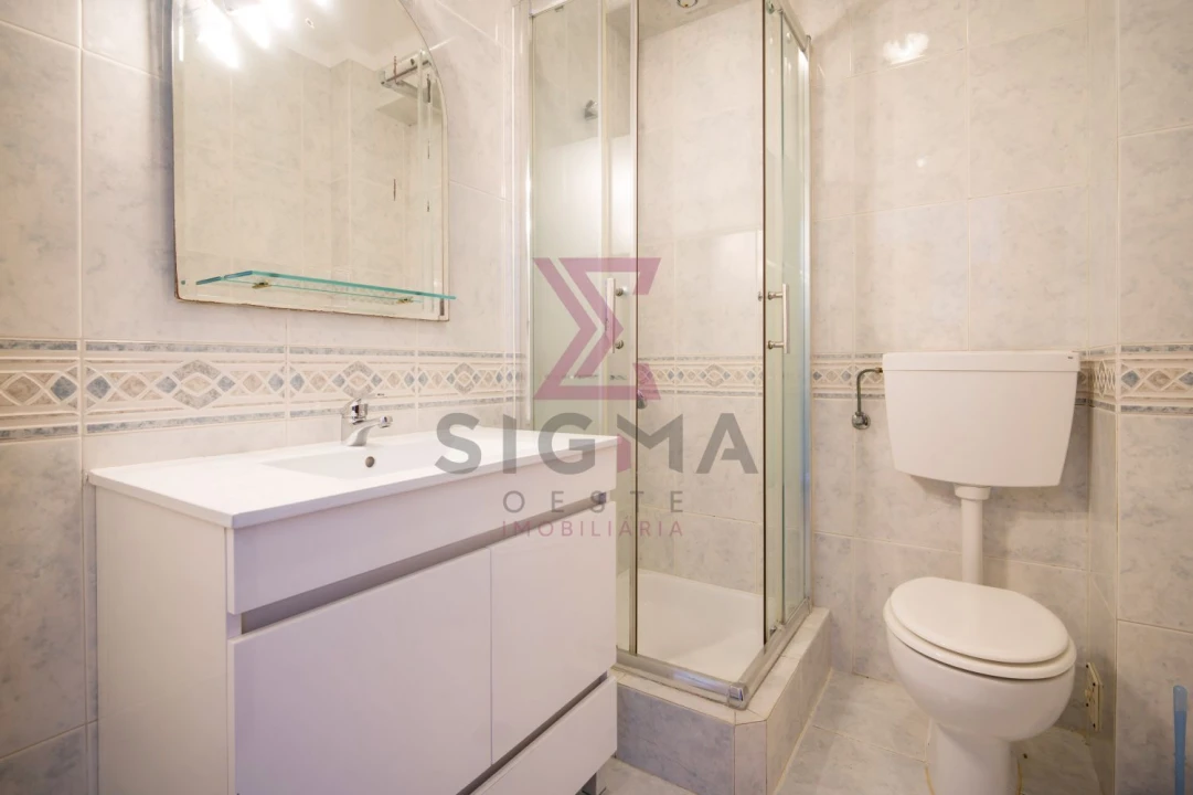 Apartamento T3 para Venda em Bombarral e Vale Covo Foto 16