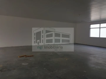Loja para Arrendamento em Póvoa de Santa Iria e Forte da Casa