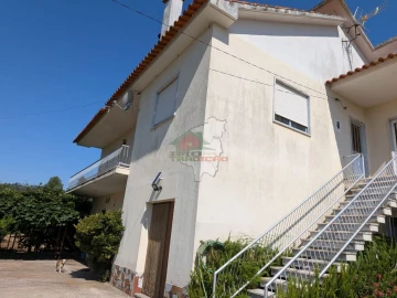 Moradia T4 para Venda em Cernache do Bonjardim, Nesperal e Palhais