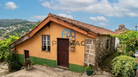 Moradia T6 para Venda em São Martinho de Mouros