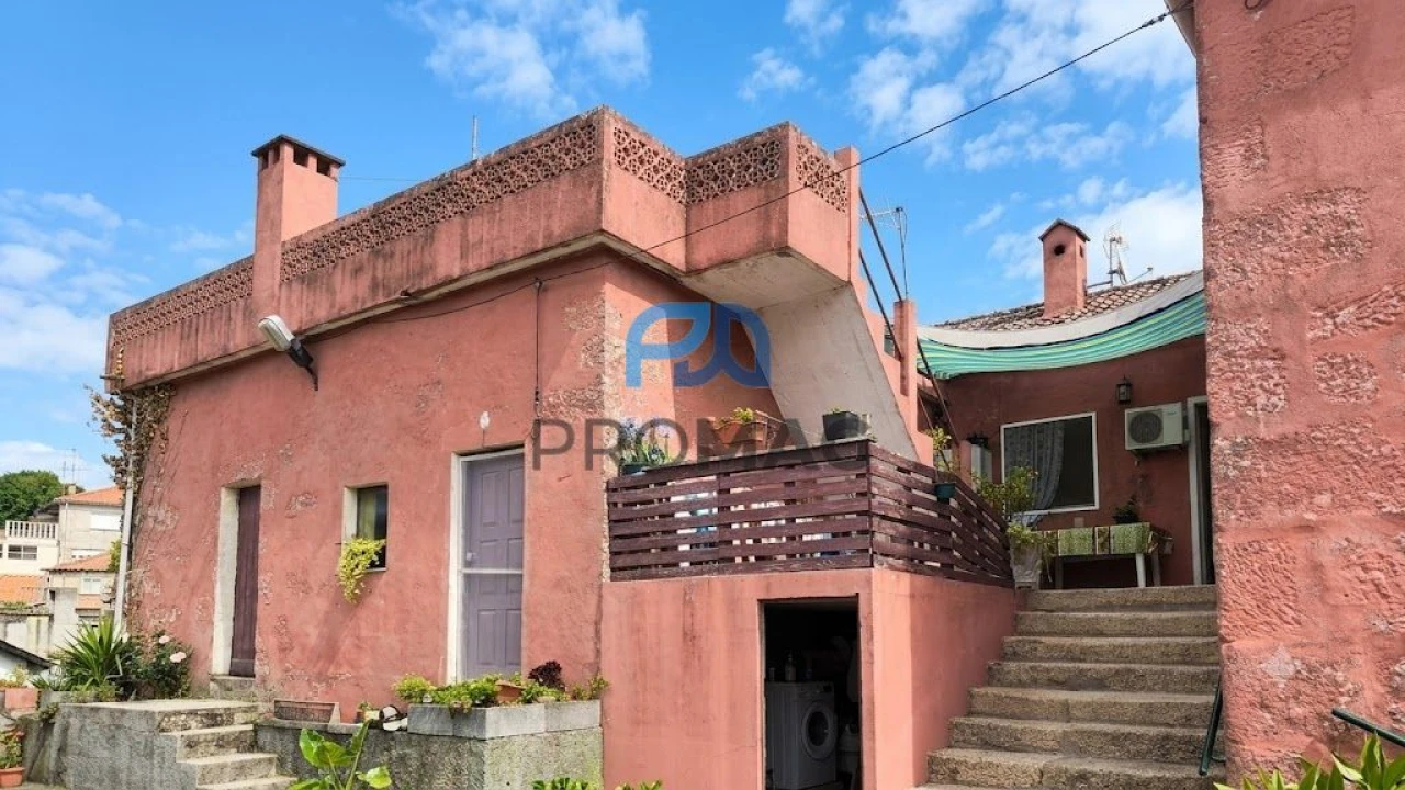Moradia T6 para Venda em São Martinho de Mouros Foto 11