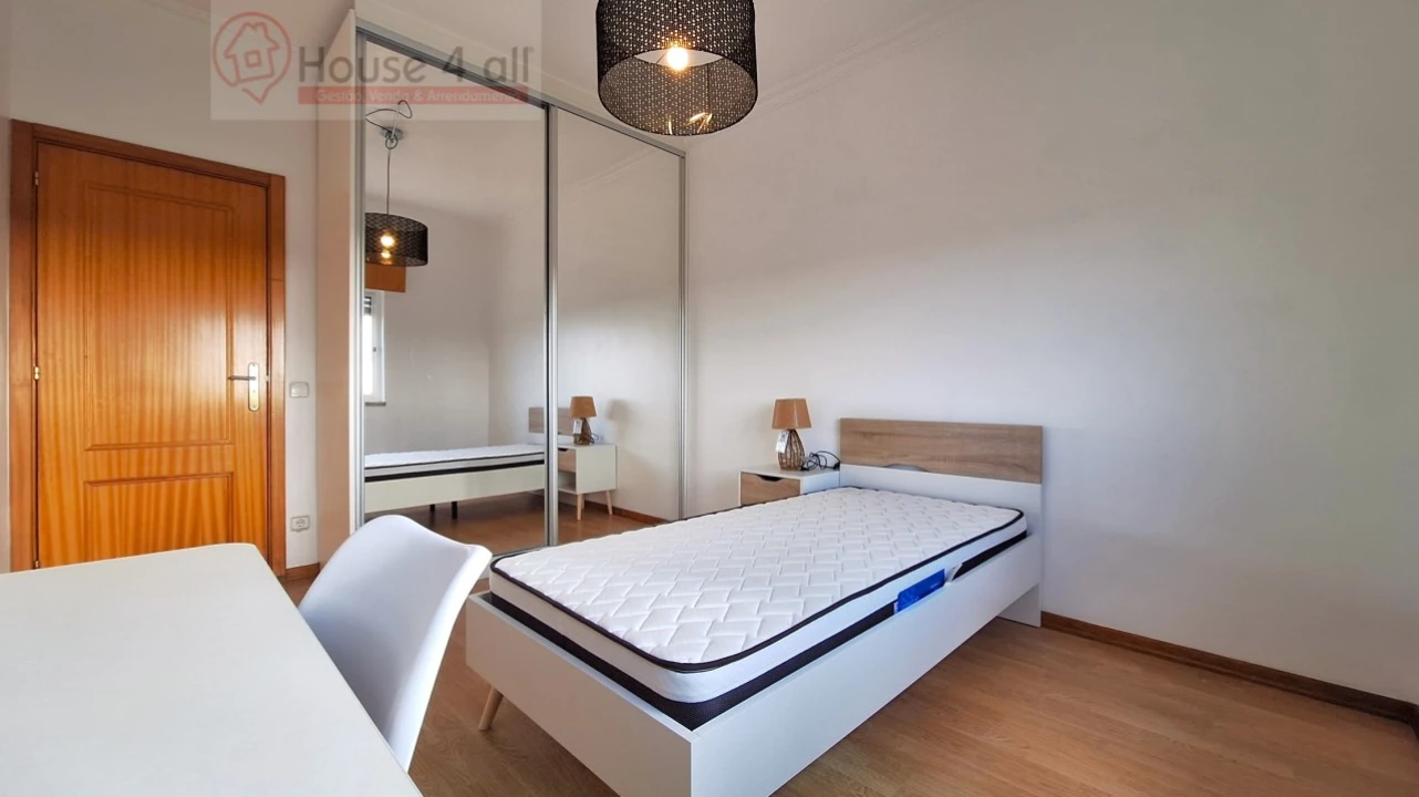 Quarto para Arrendamento em Nossa Senhora do Pópulo, Coto e São Gregório Foto 1