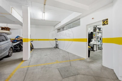 Loja para Venda em Azeitão (São Lourenço e São Simão)