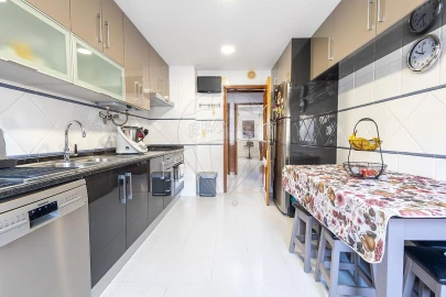 Apartamento T3 para Venda em Carregado e Cadafais