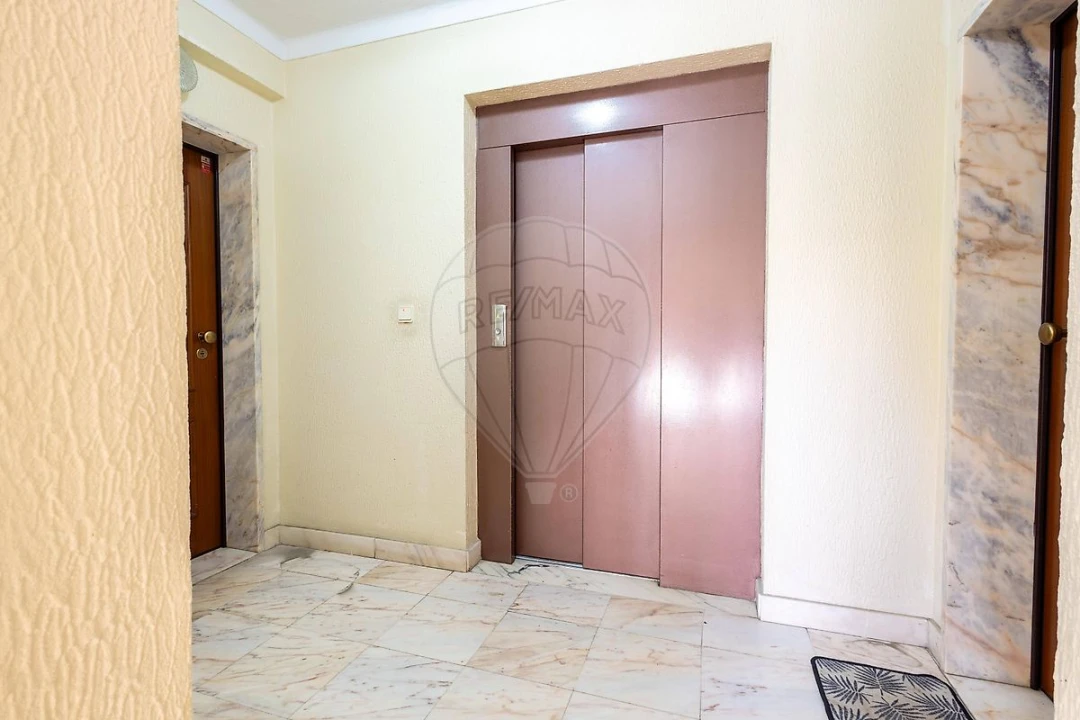 Apartamento T3 para Venda em Carregado e Cadafais Foto 39